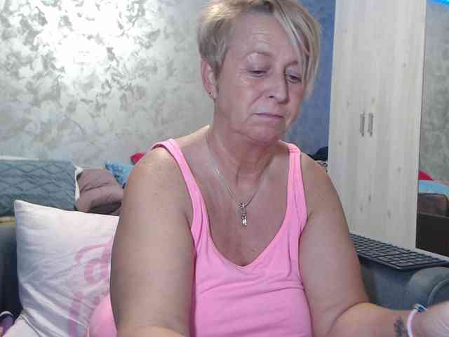 LovePinkLilli webcam