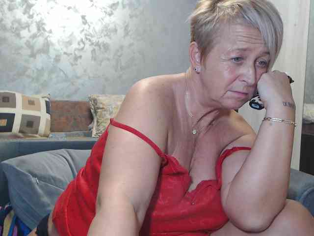 LovePinkLilli webcam