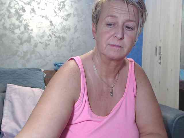 LovePinkLilli webcam