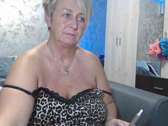 LovePinkLilli webcam