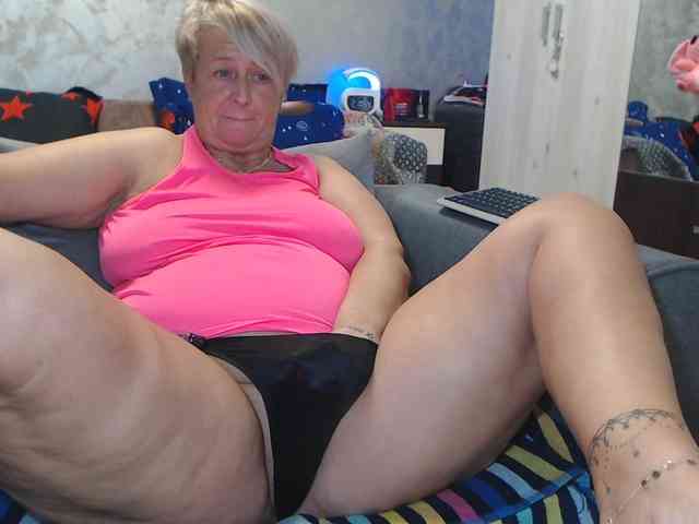 LovePinkLilli webcam