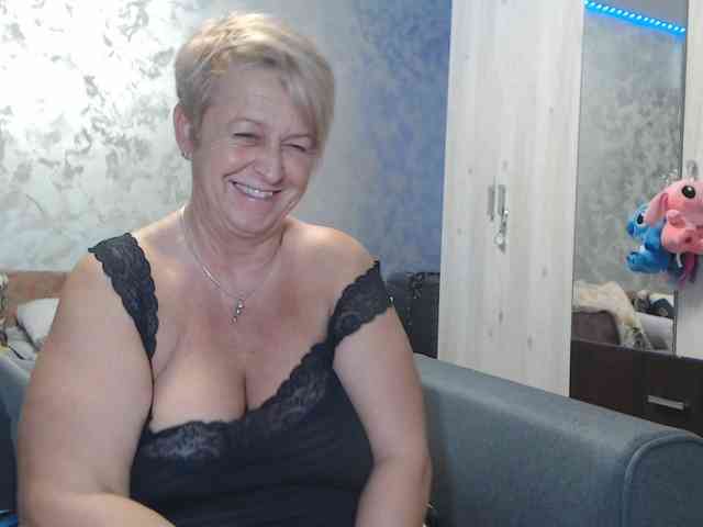 LovePinkLilli webcam