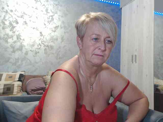 LovePinkLilli webcam