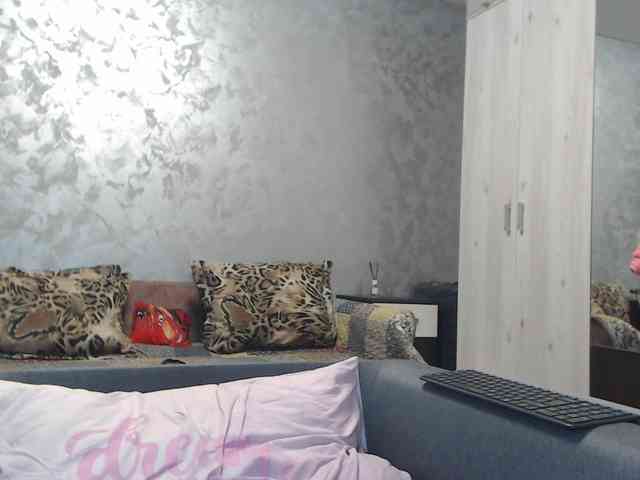 LovePinkLilli webcam