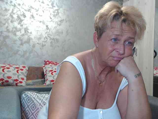LovePinkLilli webcam