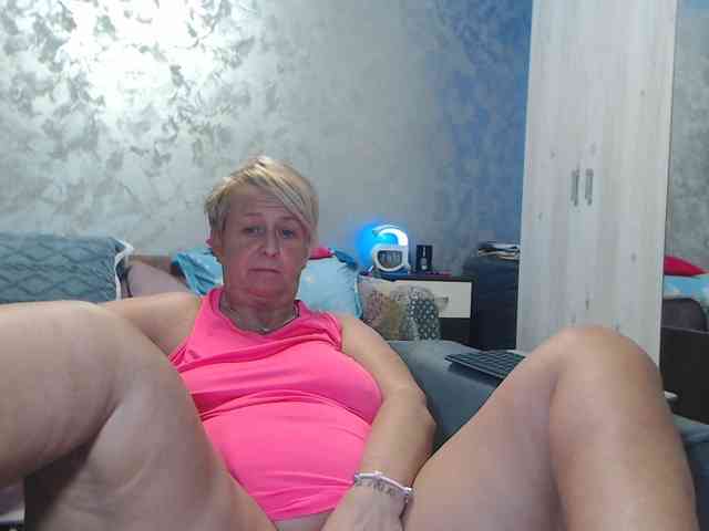 LovePinkLilli webcam