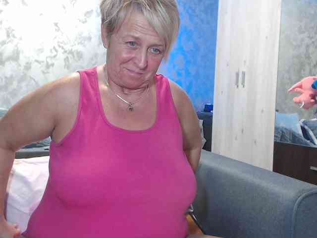 LovePinkLilli webcam