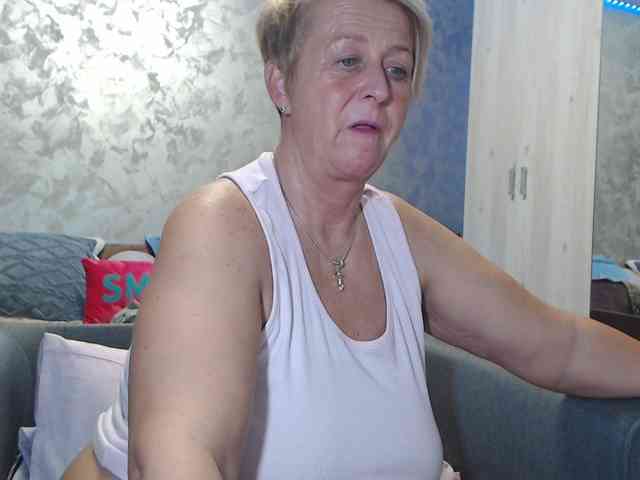 LovePinkLilli webcam