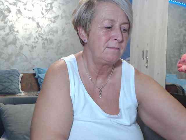 LovePinkLilli webcam