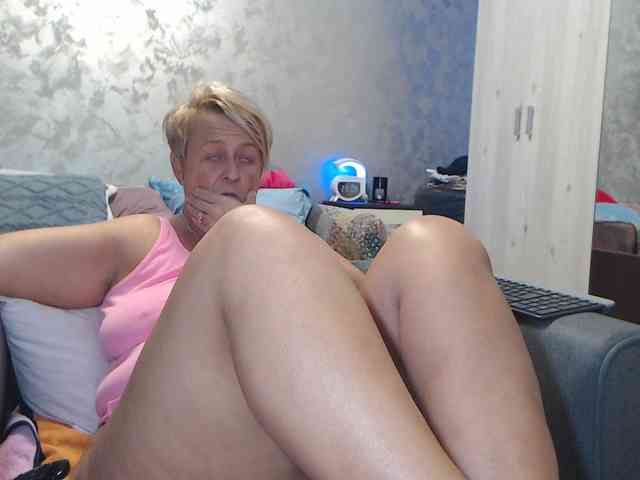 LovePinkLilli webcam