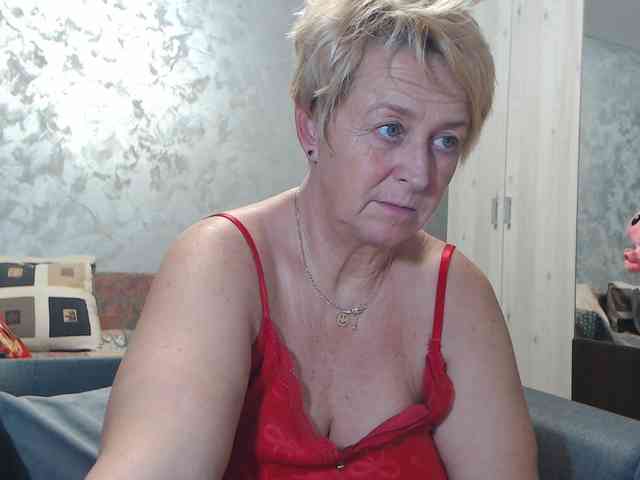 LovePinkLilli webcam