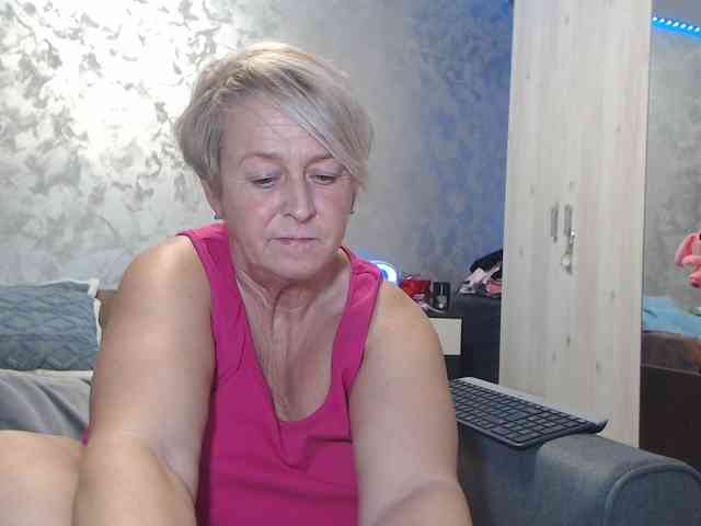 LovePinkLilli webcam