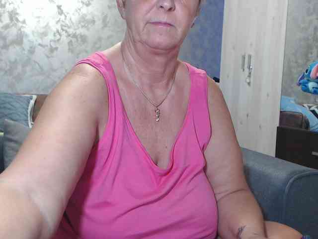 LovePinkLilli webcam