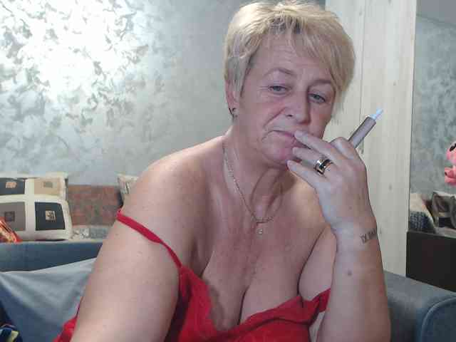 LovePinkLilli webcam
