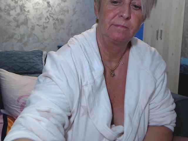 LovePinkLilli webcam