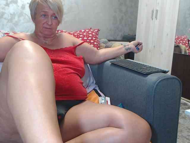 LovePinkLilli webcam