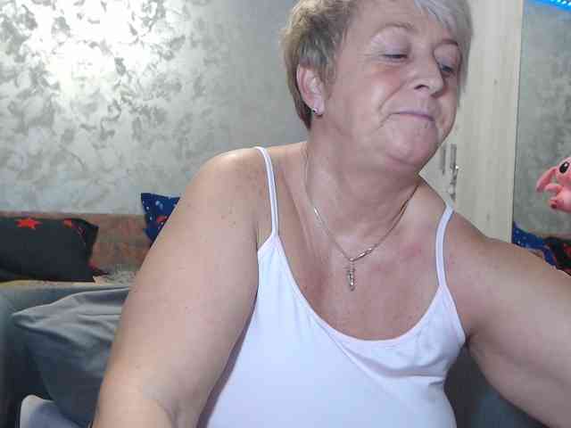 LovePinkLilli webcam