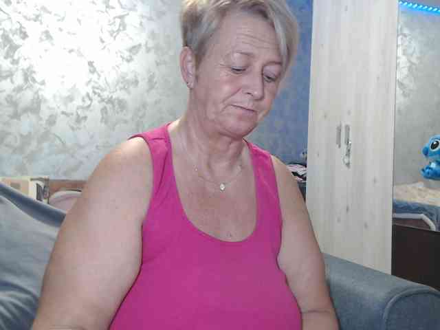 LovePinkLilli webcam