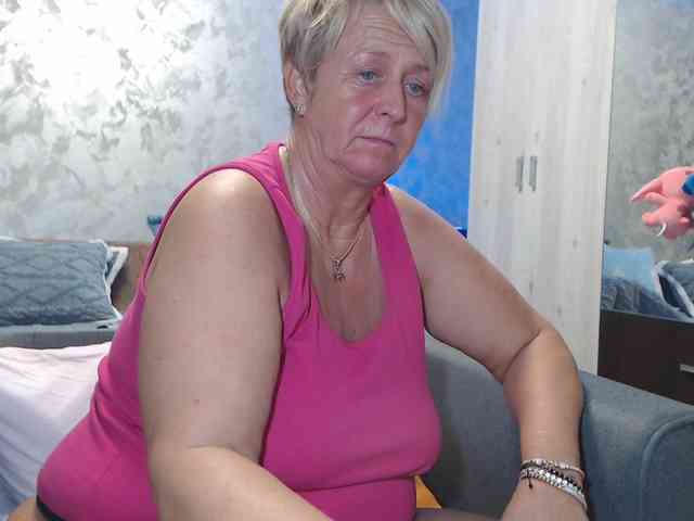 LovePinkLilli webcam