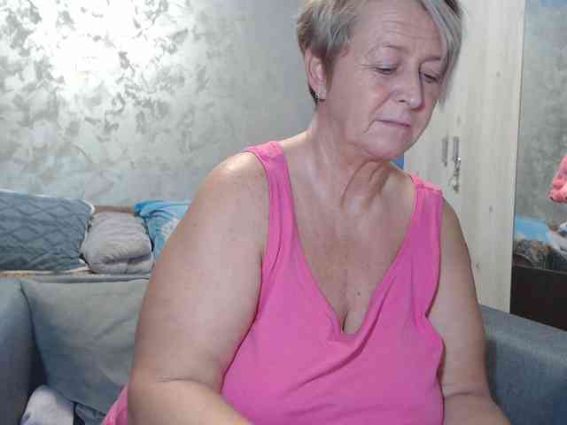 LovePinkLilli webcam