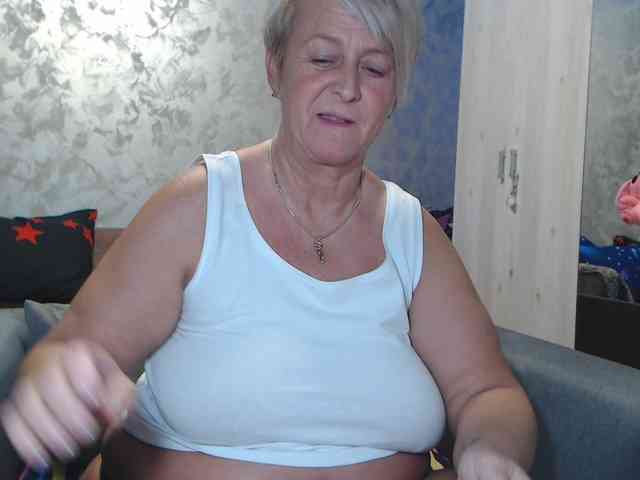 LovePinkLilli webcam