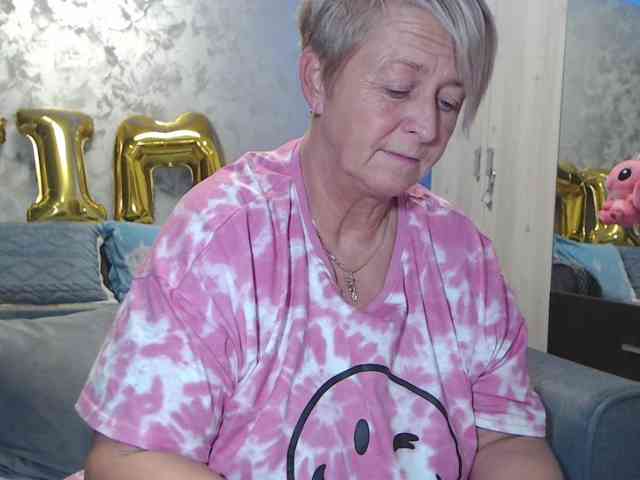 LovePinkLilli webcam