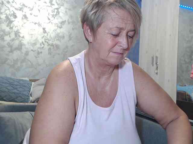 LovePinkLilli webcam