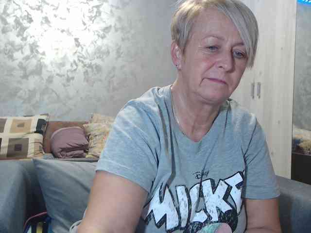 LovePinkLilli webcam