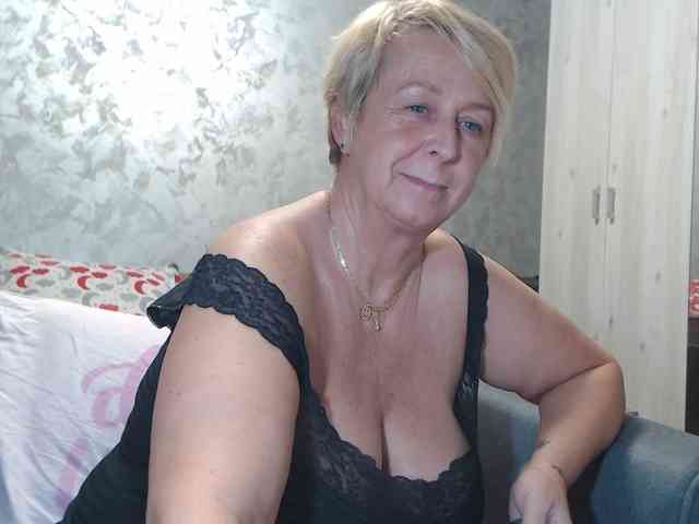 LovePinkLilli webcam