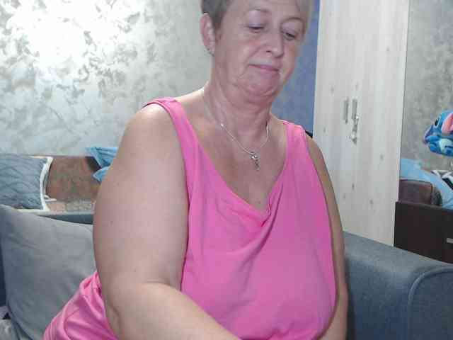 LovePinkLilli webcam