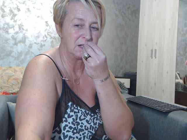 LovePinkLilli webcam