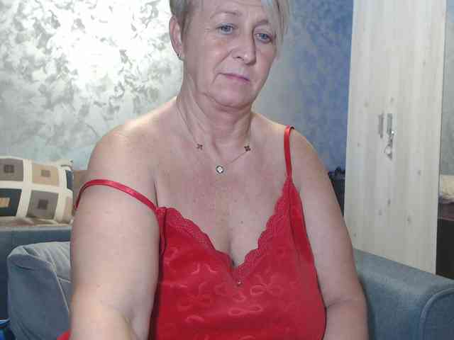 LovePinkLilli webcam