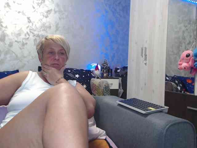 LovePinkLilli webcam