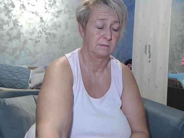 LovePinkLilli webcam