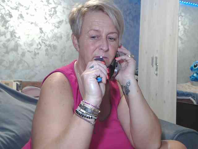 LovePinkLilli webcam