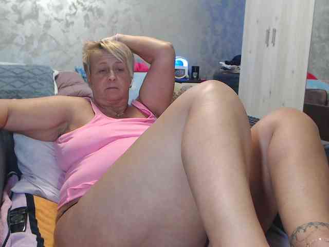 LovePinkLilli webcam