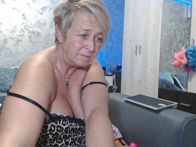 LovePinkLilli webcam