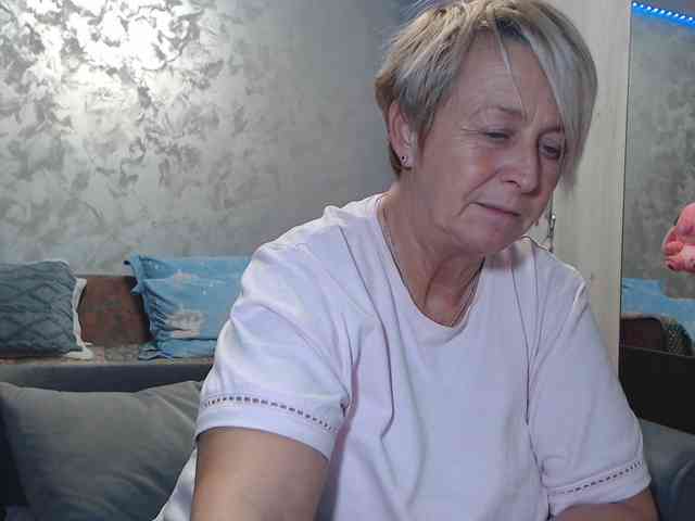 LovePinkLilli webcam