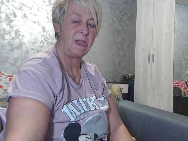 LovePinkLilli webcam