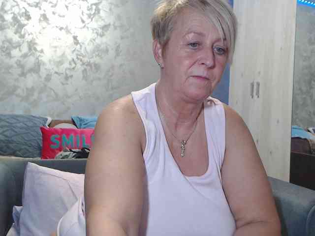 LovePinkLilli webcam