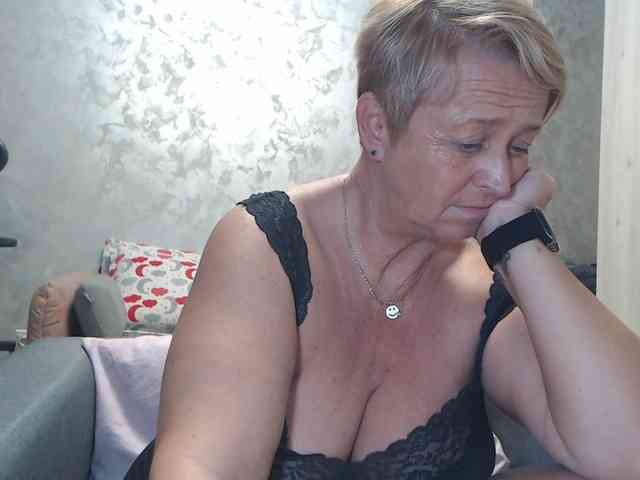 LovePinkLilli webcam