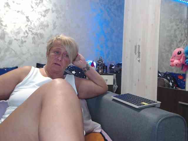 LovePinkLilli webcam