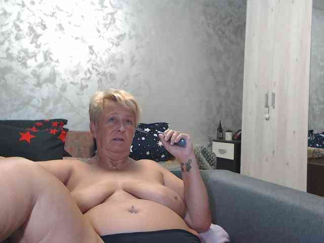 LovePinkLilli webcam