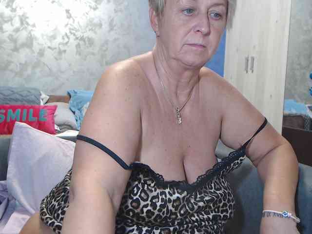 LovePinkLilli webcam