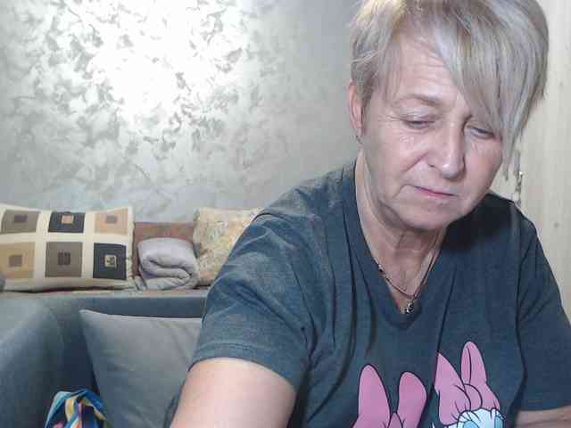 LovePinkLilli webcam