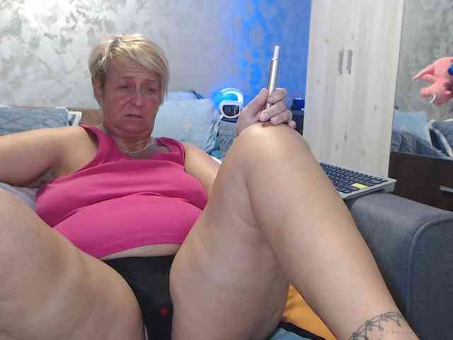 LovePinkLilli webcam