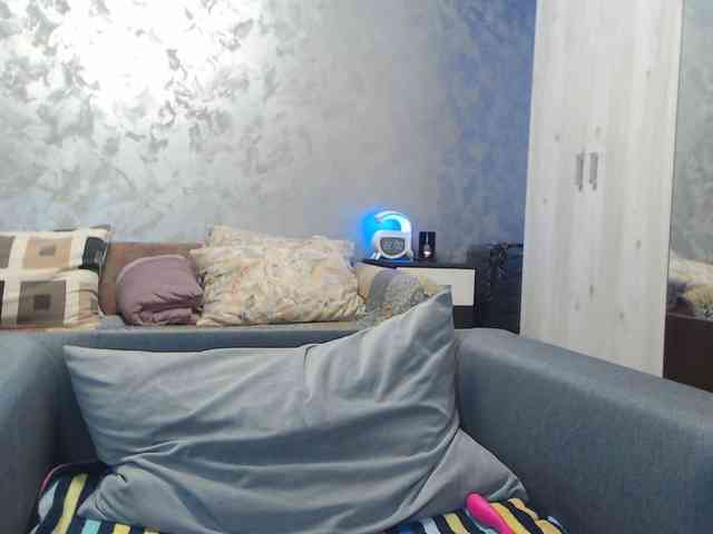 LovePinkLilli webcam