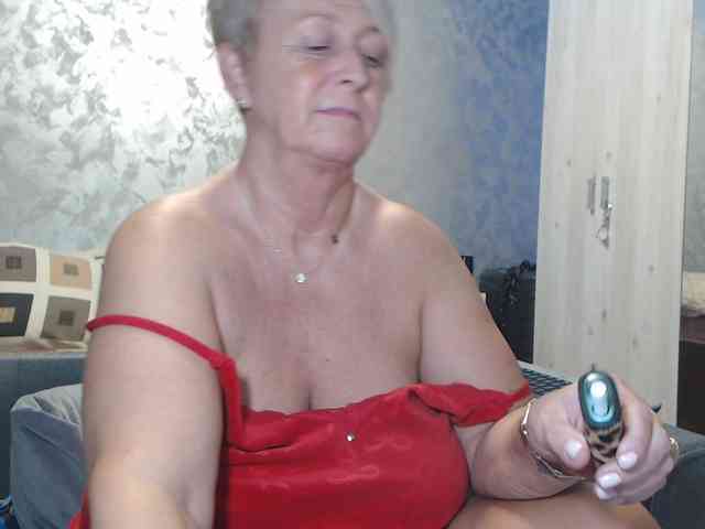 LovePinkLilli webcam