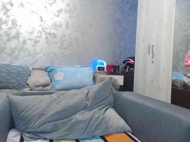 LovePinkLilli webcam