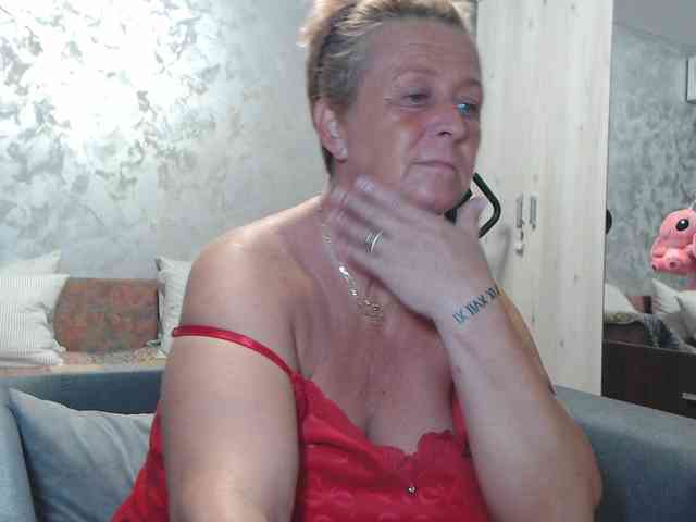 LovePinkLilli webcam